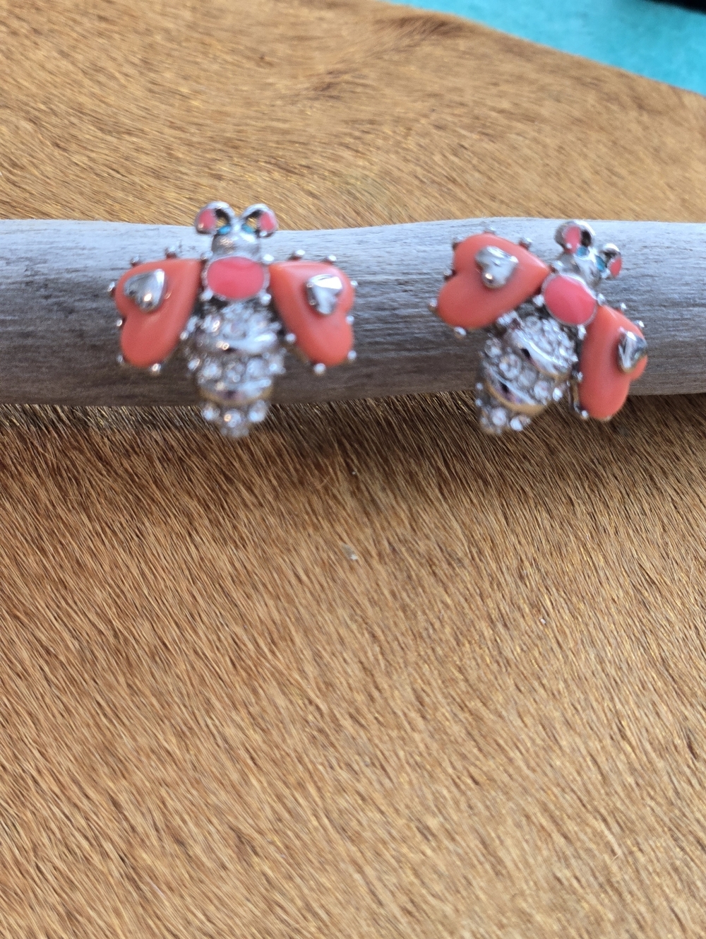 Unique Charming Coral Color Bee Rhinestone Stud Earrings - Women's Jewelry - Picture 4 of 9
